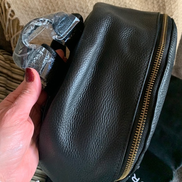 Authentic KURT GEIGER LONDON Pebbled leather two way top zip backpack - Picture 5 of 16